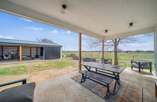 Adair Casa | 4-bedroom 3 bath house in tranquil Adair. With Large hang out barn.