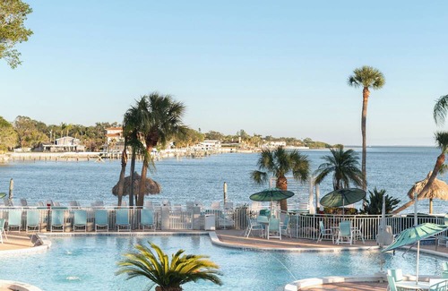 Pinellas Point Casa | Modern Beach Retreat: Stylish Unit w/ Oceanfront Balcony, Marina Dining