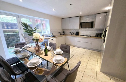 Newport Casa | Horizon House*Sleeps 11*Parking*Groups*Corporates