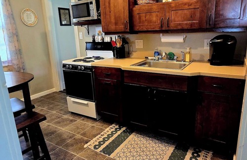 Greentown Cabaña | Charming 2-bedroom cottage with AC, WiFi in serene Lake wallenpaupackview access