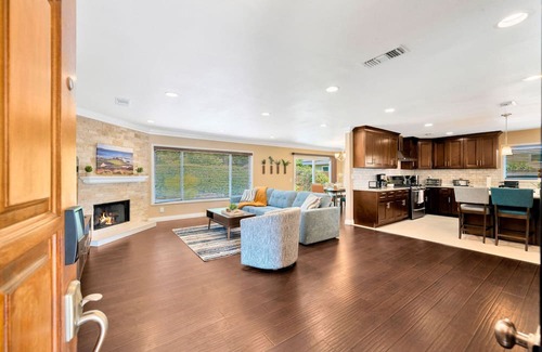 Tustin Casa | Close to Disney and the Beach! Central OC Location