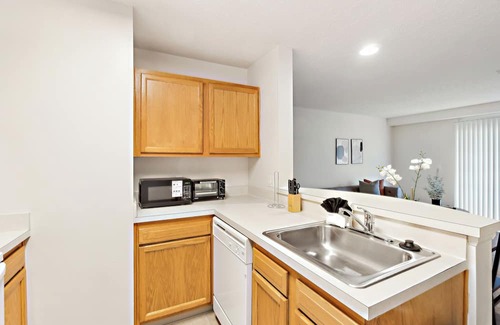 Wadsworth Apartamento | Stratford Crossings 101 I 1 Bed 1 Bath