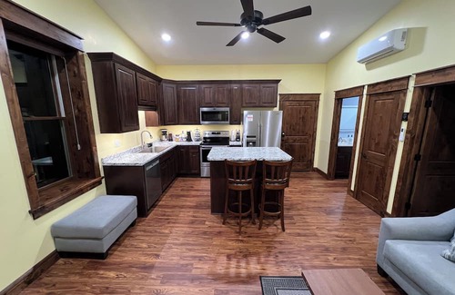 Sabetha Casa | Business Stay Made Easy - Remodeled Downtown Apt w/Workspace