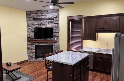 Sabetha Casa | Business Stay Made Easy - Remodeled Downtown Apt w/Workspace