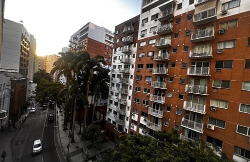 Santa Teresa Alquiler De RV | Spacious apartment in Lapa with views of the Arcos with parking space/well located