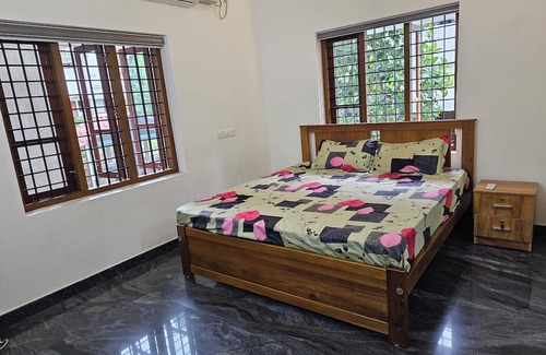 Kochi Casa | Family friendly 4 bedrooms with airconditioners, spacious, fully equipped house.