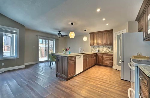 Grand Bend Casa | Walk to Grand Bend Main Beach | Sleeps 8 | Family Friendly | Heart of Grand Bend