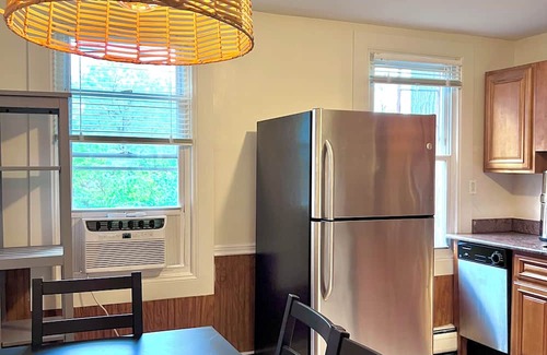 Historic Downtown Apartamento | Beautiful large apartment, fast commute to NYC, Laundry, Parks!