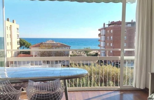 Caldes d'Estrac Apartamento | Ocean views and garage near BCN orange