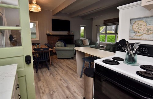 Misquamicut Casa | Misquamicut Fire District | Walking Distance to your beach access!