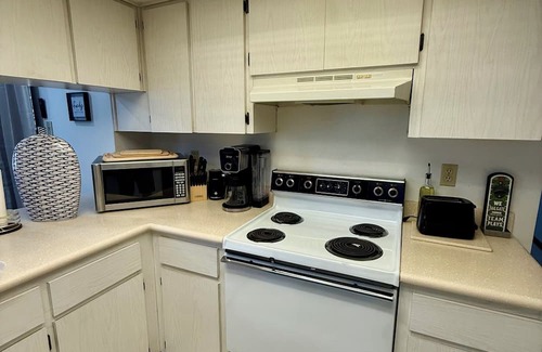 Spring Hill Casa | Charming 3-bedroom house with WiFi and AC in delightful Spring Hill