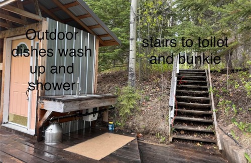 Regional District of Fraser-Fort George Cabina | Cozy lakefront cabin on Nukko Lake.