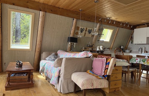 Regional District of Fraser-Fort George Cabina | Cozy lakefront cabin on Nukko Lake.