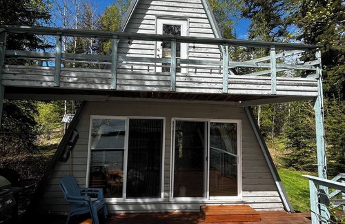 Regional District of Fraser-Fort George Cabina | Cozy lakefront cabin on Nukko Lake.