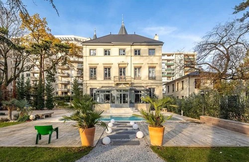 Leon Blum - Bon Coin Otro | Unique and secret castle in Lyon Villeurbanne, Park & Pool