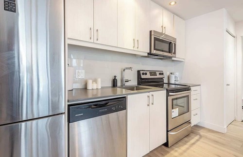 International District Apartamento | Square Victoria - Balcony - Downtown View