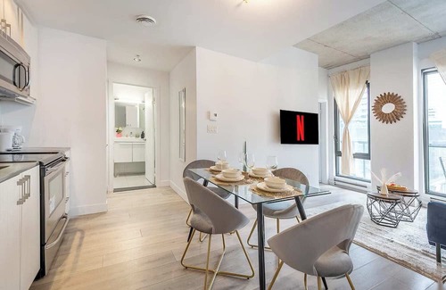 International District Apartamento | Square Victoria - Balcony - Downtown View