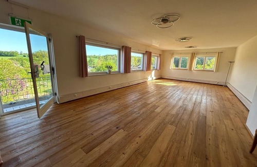 Flammersfeld Casa | 2-bed room Walnut with bathroom "on suite" - Guest and seminar house Mensch und