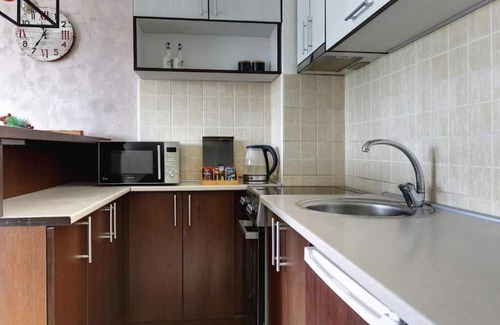 Novi Sad Apartamento | ENNA - Cozy 1-bedroom apartment with PRIVATE PARKING