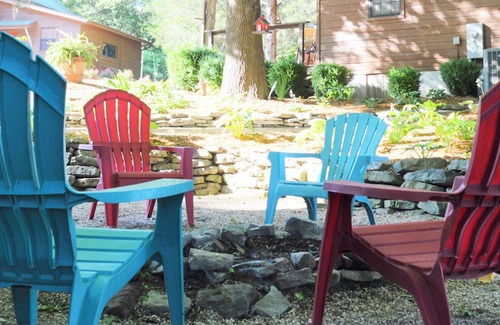 Flippin Cabina | Beautiful cedar cabin right on the Whiteriver