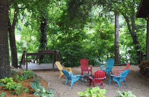 Flippin Cabina | Beautiful cedar cabin right on the Whiteriver
