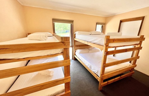 Sawmill Settlement Cabina | Welcome to Albaski Lodge – Your Base for Mountain Adventures
