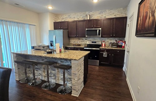 Locust Grove Casa | n 4-bedroom house in awesome Locust Grove with fitness room, AC, WiFi