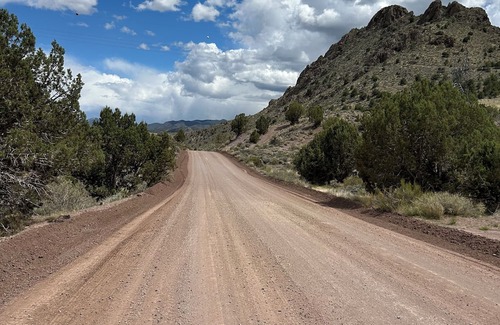 Beryl Junction Alquiler De RV | Enchanting campground in Beryl for a peaceful getaway Spot 16