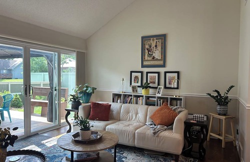 Lenexa Casa | Charming, 2 Bed, 1 bath one- level TH w private patio w/in 2 mi of hospital