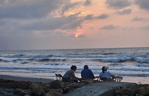 San Bernardo del Viento Casa | "Mi Terruño" Where Time Slows and the Sea Speaks 2 bedroom bungalow on the beach