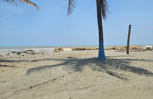 San Bernardo del Viento Casa | "Mi Terruño" Where Time Slows and the Sea Speaks 2 bedroom bungalow on the beach