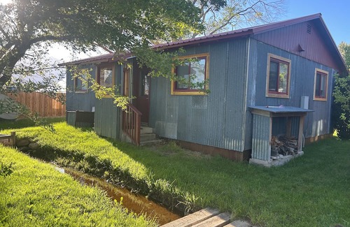 Gardnerville Cabaña | Fantastic 2-bedroom cottage in Gardnerville,NV. Just 20 minutes from Lake Tahoe.