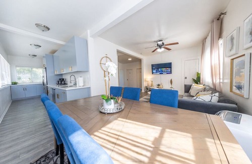 Willmore Casa | Near Long Beach Downtown Full House | 2 King6Queen