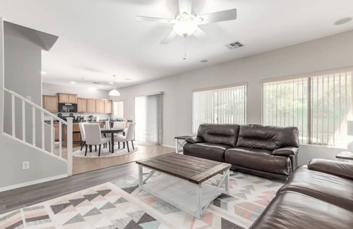 Royal Ranch Casa | Spacious 4 Bedroom Home with Pool / Game room