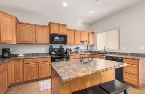 Royal Ranch Casa | Spacious 4 Bedroom Home with Pool / Game room