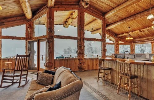 Harding-Birch Lakes Cabina | 3-bedroom Log Cabin in Charming Salcha with Free WiFi, Mountain Views & Private