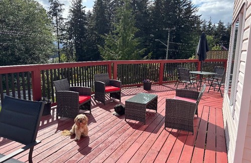 Cormorant Island Casa | A New Pet Friendly Getaway in Alert Bay