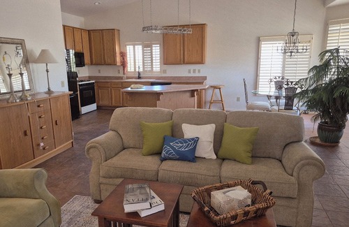 Quail Creek Casa | Resort style in renowned golf community