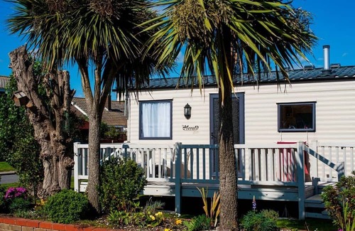 Caister-on-Sea Casa | Introducing the ABI Vista, a 2-bedroom caravan designed to accommodate up to 6 guests.