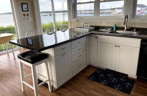 Scarborough Cabaña | The Anchorage Cottage, Pine Point Maine, offers a wonderful vacation experience