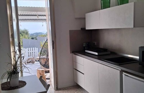 Capitolo Casa | The White Apple