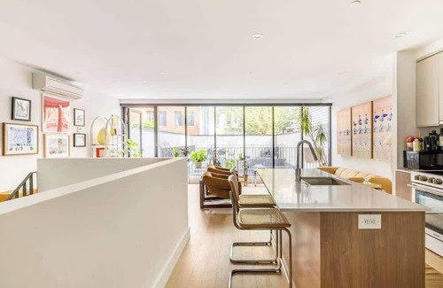 Greenpoint Apartamento | India Place by Rove | 2BR Duplex w/Outdoor Spaces