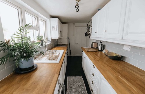 Newland Near Ulverston Casa | Cosy Ulverston Cottage with Log Burner & Garden
