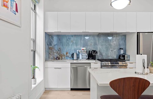 Bedford-Stuyvesant Apartamento | Decatur Place by Rove Travel | 1BR Chic Apartment