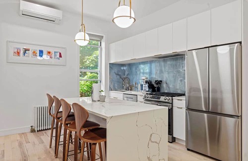 Bedford-Stuyvesant Apartamento | Decatur Place by Rove Travel | 1BR Chic Apartment
