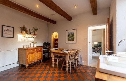 Matlock Cabaña | Charming Wensley Cottage in the Heart of Peaks