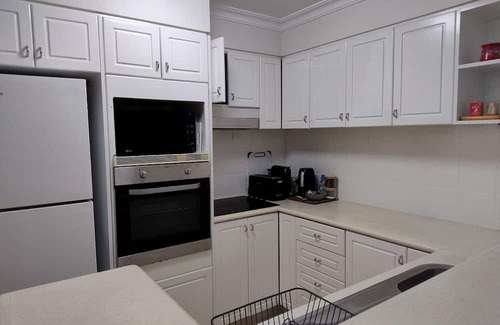Gold Coast Apartamento | Beautiful 3BR Apartment 70m walk to beach
