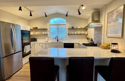 Harrisville Casa | Harbor House Lake Front Home
