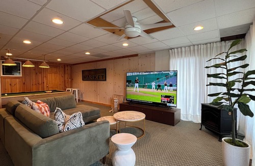 Six Mile Chalet De Esquí | THREE-LEVEL LAKEFRONT DESIGNER CHALET: ONLY 9 MILES FROM CLEMSON! Wi-Fi/AC