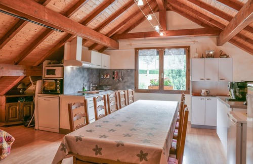 Yenne Casa | Holiday Home 'L'orée Du Bois' with Mountain View, Wi-Fi and Air Conditioning